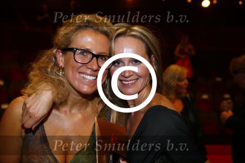 Amsterdam 18 oktober 2013
Uitreiking televizierring in carre. carlijn de Vries met een vriendin