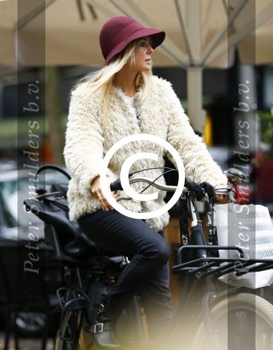 Amsterdam 25 oktober 2013
Chantal janzen op de fiets in amsyterdam.