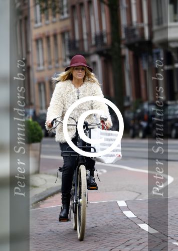Amsterdam 25 oktober 2013
Chantal janzen op de fiets in amsyterdam.