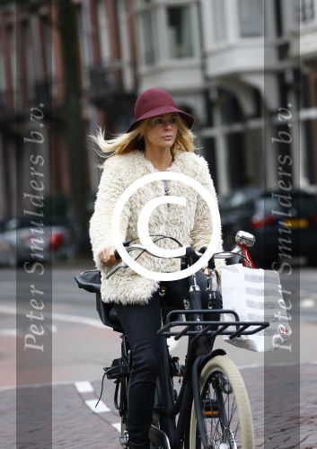 Amsterdam 25 oktober 2013
Chantal janzen op de fiets in amsyterdam.