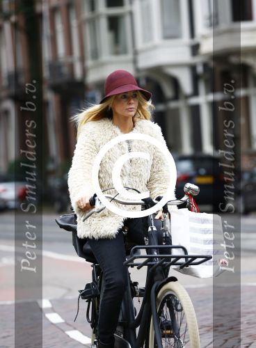 Amsterdam 25 oktober 2013
Chantal janzen op de fiets in amsyterdam.