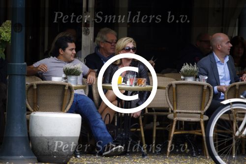 Amsterdam 22 oktober 2013
Connie Breukhoven op terras met haar zoon Marvin