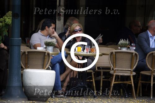 Amsterdam 22 oktober 2013
Connie Breukhoven op terras met haar zoon Marvin