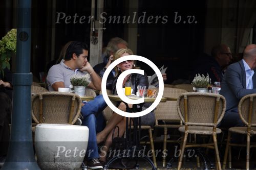 Amsterdam 22 oktober 2013
Connie Breukhoven op terras met haar zoon Marvin