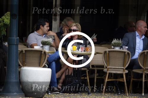 Amsterdam 22 oktober 2013
Connie Breukhoven op terras met haar zoon Marvin