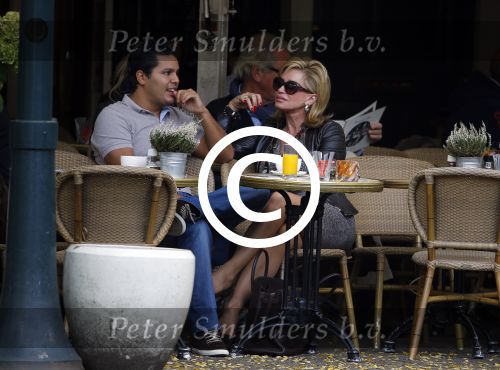 Amsterdam 22 oktober 2013
Connie Breukhoven op terras met haar zoon Marvin
