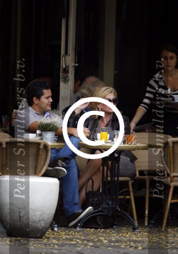 Amsterdam 22 oktober 2013
Connie Breukhoven op terras met haar zoon Marvin