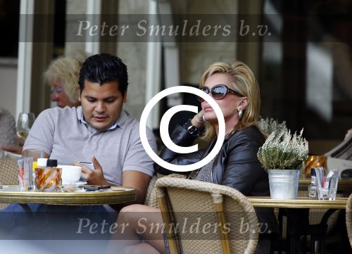 Amsterdam 22 oktober 2013
Connie Breukhoven op terras met haar zoon Marvin