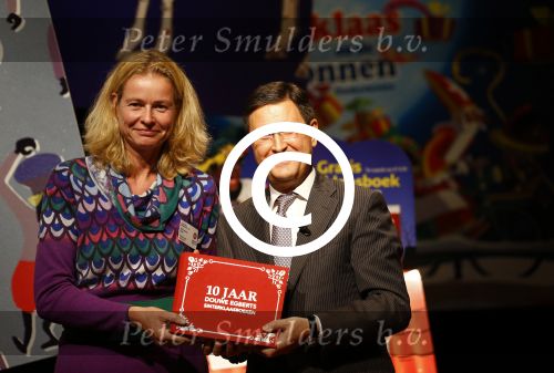 Amsterdam 12 november 2013
Presentatie Sinterklaasboeken van douwe egberts met Winston Gerschtanowitz Ivo Niehe Prinses Laurentien en Najib Amhali in de bibliotheek van Amsterdam.