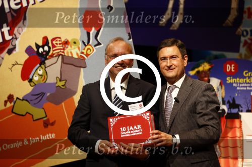 Amsterdam 12 november 2013
Presentatie Sinterklaasboeken van douwe egberts met Winston Gerschtanowitz Ivo Niehe Prinses Laurentien en Najib Amhali in de bibliotheek van Amsterdam.
