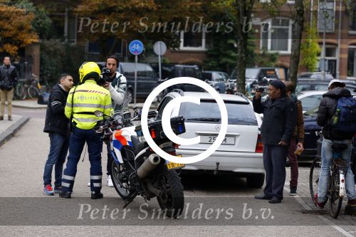 Amsterdam 18 oktober 2013
Powned verslaggever Danny Ghosen gaat ik conclaaf met politie ivm 25km voertuig maken van een mercedes.