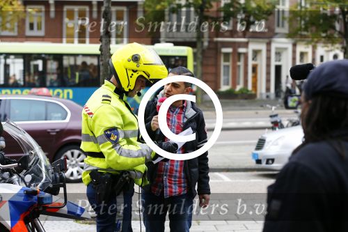 Amsterdam 18 oktober 2013
Powned verslaggever Danny Ghosen gaat ik conclaaf met politie ivm 25km voertuig maken van een mercedes.