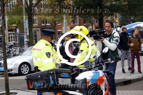 Amsterdam 18 oktober 2013
Powned verslaggever Danny Ghosen gaat ik conclaaf met politie ivm 25km voertuig maken van een mercedes.