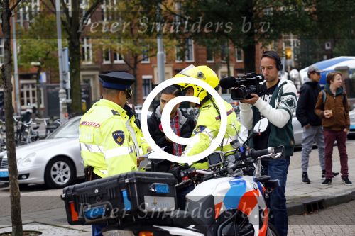 Amsterdam 18 oktober 2013
Powned verslaggever Danny Ghosen gaat ik conclaaf met politie ivm 25km voertuig maken van een mercedes.