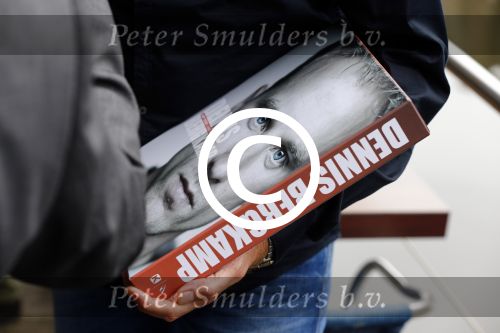 Amsterdam 18 oktober 2013
Presentatie boek Dennis Bergkamp. Johan Cruijff neemt het eerste boek in ontvangst.