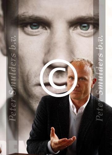 Amsterdam 18 oktober 2013
Presentatie boek Dennis Bergkamp. Johan Cruijff neemt het eerste boek in ontvangst.
