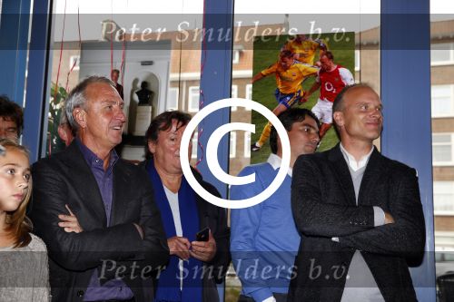 Amsterdam 18 oktober 2013
Presentatie boek Dennis Bergkamp. Johan Cruijff neemt het eerste boek in ontvangst.