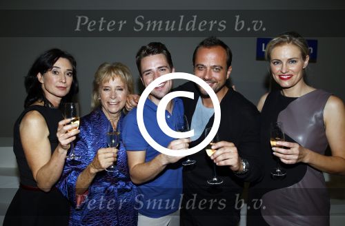 Leiden 17 oktober 2013
Premiere eindeloos met in de hoofdrollen Marit v Bohemen JobBovelander Diana Dobbelman Geert Hoes en Manouk v d Meulen in de schouwburg van Leiden