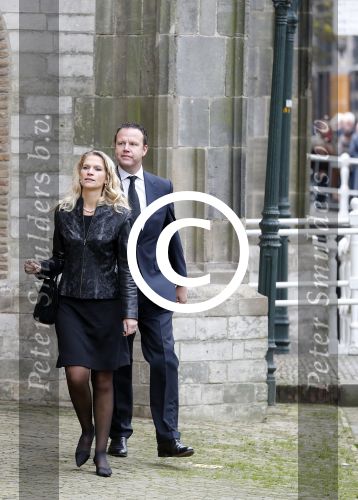 Delft 1 november 2013
Emily Bremers met man bij herdenkingsdienst Prins Friso in grote kerk.