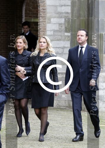 Delft 1 november 2013
Emily Bremers met man bij herdenkingsdienst Prins Friso in grote kerk.