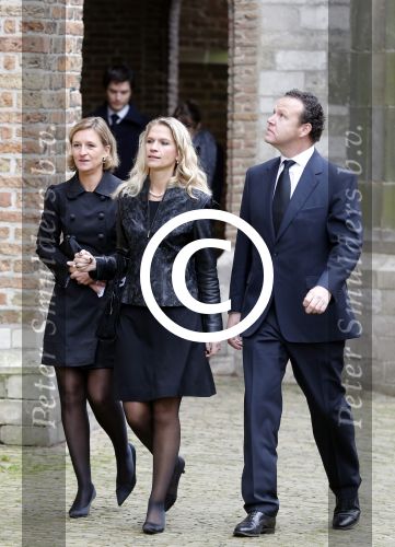 Delft 1 november 2013
Emily Bremers met man bij herdenkingsdienst Prins Friso in grote kerk.