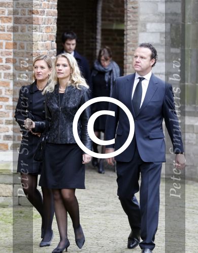 Delft 1 november 2013
Emily Bremers met man bij herdenkingsdienst Prins Friso in grote kerk.