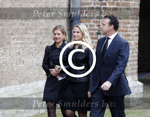 Delft 1 november 2013
Emily Bremers met man bij herdenkingsdienst Prins Friso in grote kerk.