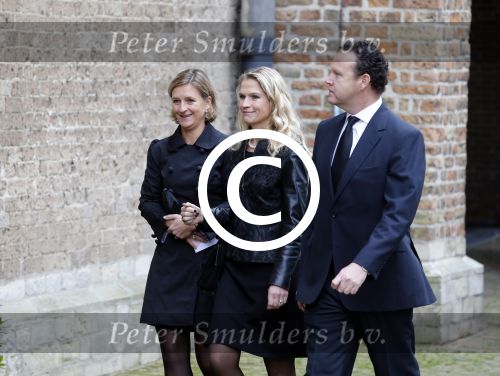 Delft 1 november 2013
Emily Bremers met man bij herdenkingsdienst Prins Friso in grote kerk.