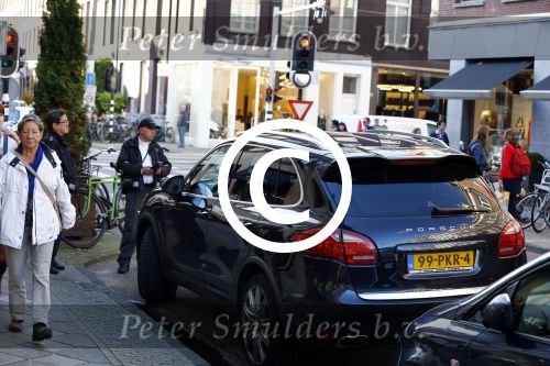 Amsterdam 24 oktober 2013
Estelle Cruijff krijgt bekeuring op pc hooftstraat.