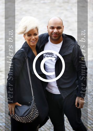 Zeist 3 november 2013
Eva Simons en vriend Sidney Samson komen aan bij slot Zeist in hun ferrari.