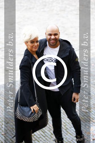 Zeist 3 november 2013
Eva Simons en vriend Sidney Samson komen aan bij slot Zeist in hun ferrari.