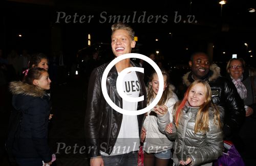 Amsterdam 10 november 2013
Diverse feestje rondom de MTV awards op diverse plaatsen in Amsterdam.
Ferry Doedens met heel veel fans