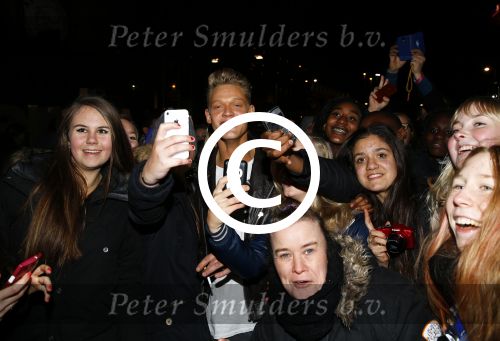 Amsterdam 10 november 2013
Diverse feestje rondom de MTV awards op diverse plaatsen in Amsterdam.
Ferry Doedens met heel veel fans