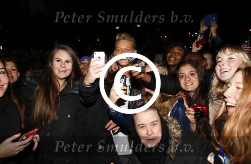 Amsterdam 10 november 2013
Diverse feestje rondom de MTV awards op diverse plaatsen in Amsterdam.
Ferry Doedens met heel veel fans