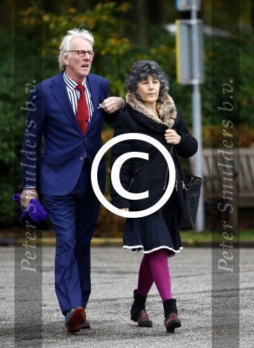 Leusden 8 november 2013
Crematie Leen Timp bij het crematorium in Leusden. Freek de Jonge met zijn vrouw