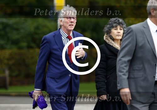 Leusden 8 november 2013
Crematie Leen Timp bij het crematorium in Leusden. Freek de Jonge met zijn vrouw