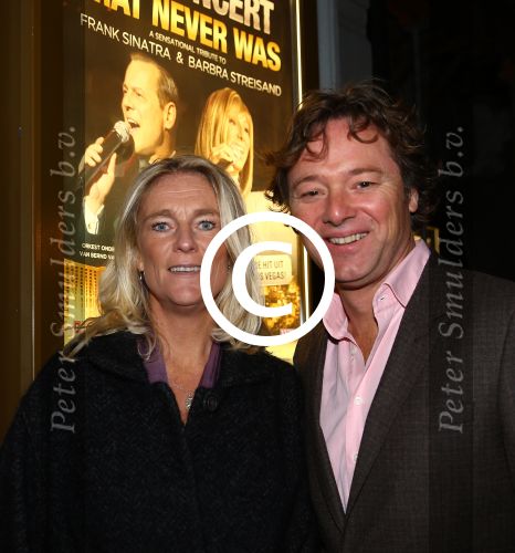 Amsterdam, 1 November 2013
Premiere Barbra & Frank, The concert that never was.
Met Sharon Owens (Barbra Streisand) en Sebastian Anzaldo (Frank Sinatra)
Frits Sissing met zijn vrouw

Foto Peter Smulders BV