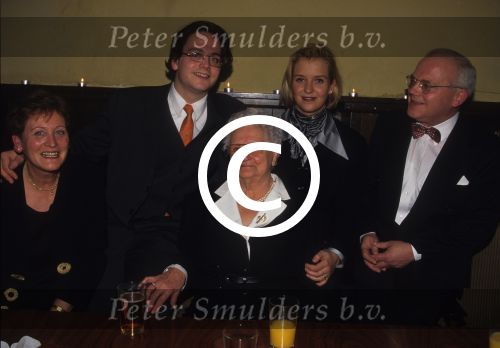 Guus Meeuwis en Vagant samen met zijn ouders en De Deurzakkers Willem v Schijndel en Clemens v Bragt