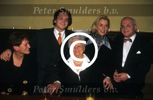 Guus Meeuwis en Vagant samen met zijn ouders en De Deurzakkers Willem v Schijndel en Clemens v Bragt
