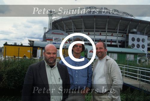 Guus Meeuwis met de Deurzakkers Willem v Schijndel en Clemens v Bragt in en voor de AJAX Arena