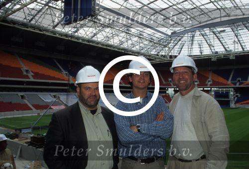 Guus Meeuwis met de Deurzakkers Willem v Schijndel en Clemens v Bragt in en voor de AJAX Arena