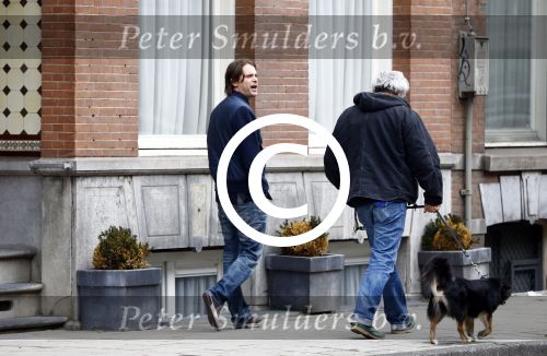 Amsterdam 18 oktober 2013
Hans Teeuwen met Theodor Holman op straat