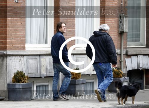 Amsterdam 18 oktober 2013
Hans Teeuwen met Theodor Holman op straat