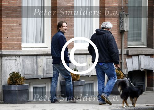 Amsterdam 18 oktober 2013
Hans Teeuwen met Theodor Holman op straat
