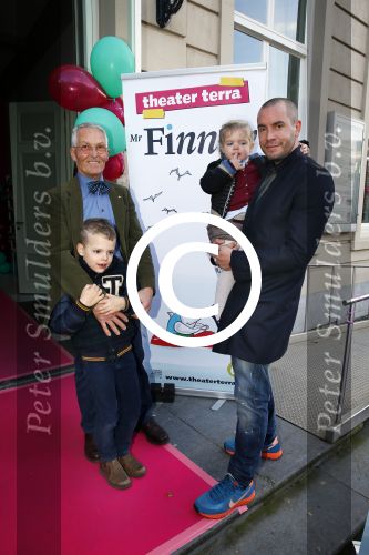 Den Haag 30 oktober 2013
Premiere Mr Finney in diligentia. Prinses Laurentien komt samen met haar kinderen Leonore Eloise en Claus Casimir. jeroen v Koningsbrugge met kinderen