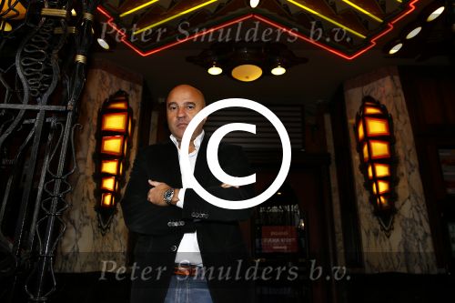 Amsterdam 30 oktober 2013
John v d Heuvel barbara Barend met dochter en kunstenaar Wim Heesakkers starten aktie voor het sterrenfonds in Tuschinski.