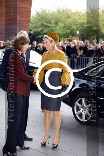 Amsterdam 18 oktober 2013
Koningin Maxima opent de expositie van Malevich in het stedelijk museum.
Johan Remkes en loco Burgemeester Carolien Gehrels