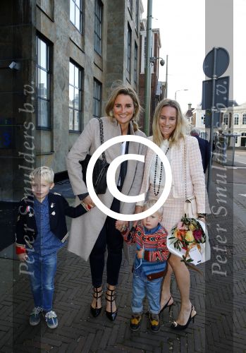 Den Haag 30 oktober 2013
Premiere Mr Finney in diligentia. Prinses Laurentien komt samen met haar kinderen Leonore Eloise en Claus Casimir. Lieke v L:exmond met zus Jetteke en neefjes