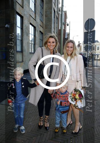 Den Haag 30 oktober 2013
Premiere Mr Finney in diligentia. Prinses Laurentien komt samen met haar kinderen Leonore Eloise en Claus Casimir. Lieke v L:exmond met zus Jetteke en neefjes