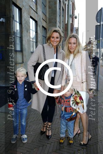 Den Haag 30 oktober 2013
Premiere Mr Finney in diligentia. Prinses Laurentien komt samen met haar kinderen Leonore Eloise en Claus Casimir. Lieke v L:exmond met zus Jetteke en neefjes